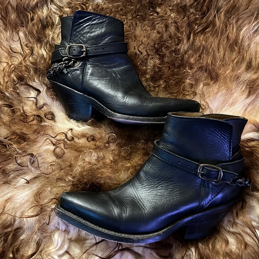ASH Chain Detailed Cowboy Style Bootie 37 7